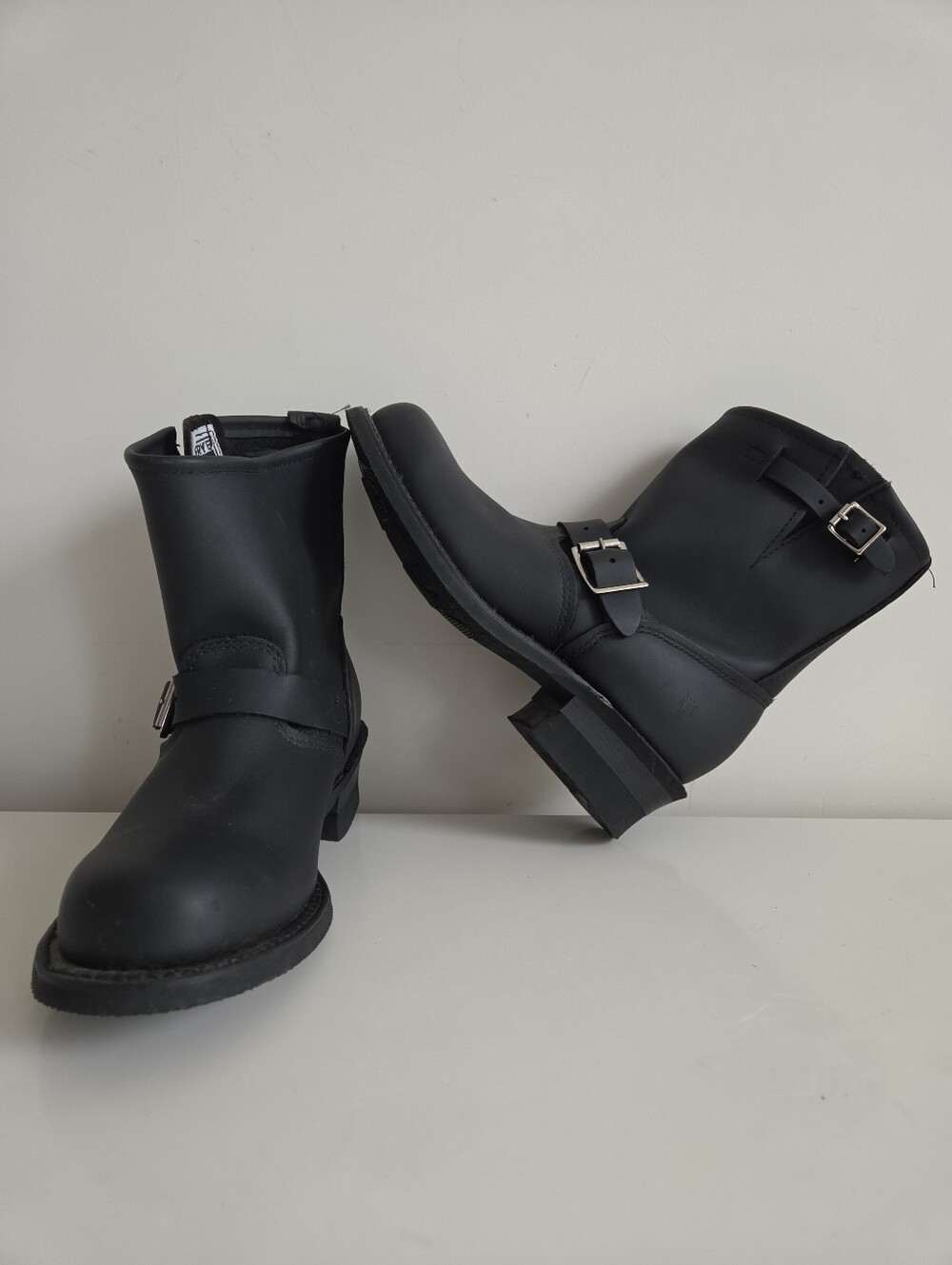 Frye Engineer 8R Boots Black Oiled Leather 77500 Size 8.5